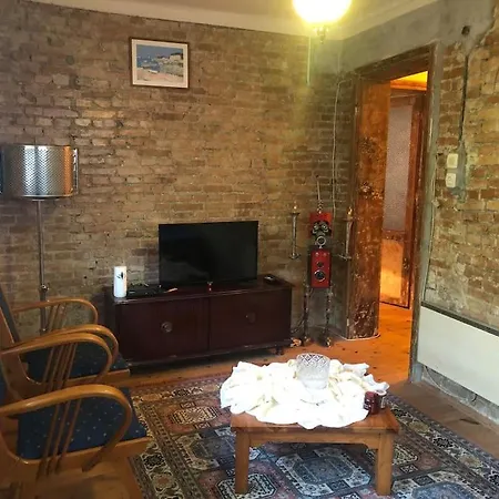 Ozzy Homes Apartment