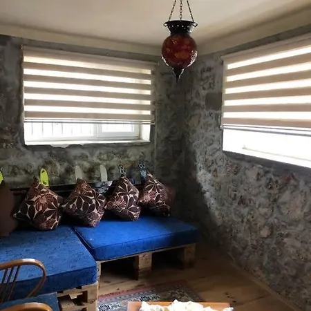 Ozzy Homes Apartment *